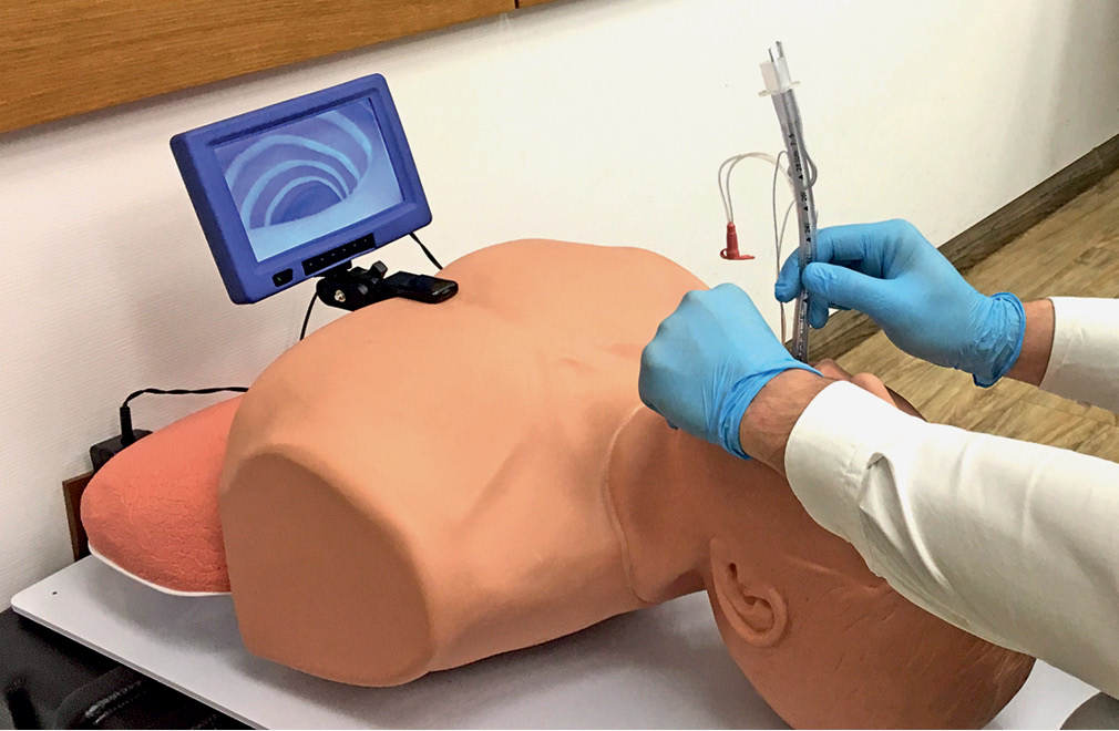 NAR_2_17_ANALIZA_POROWNAWCZA_SKUTECZNOSCI_INTUBACJI_FOT_1