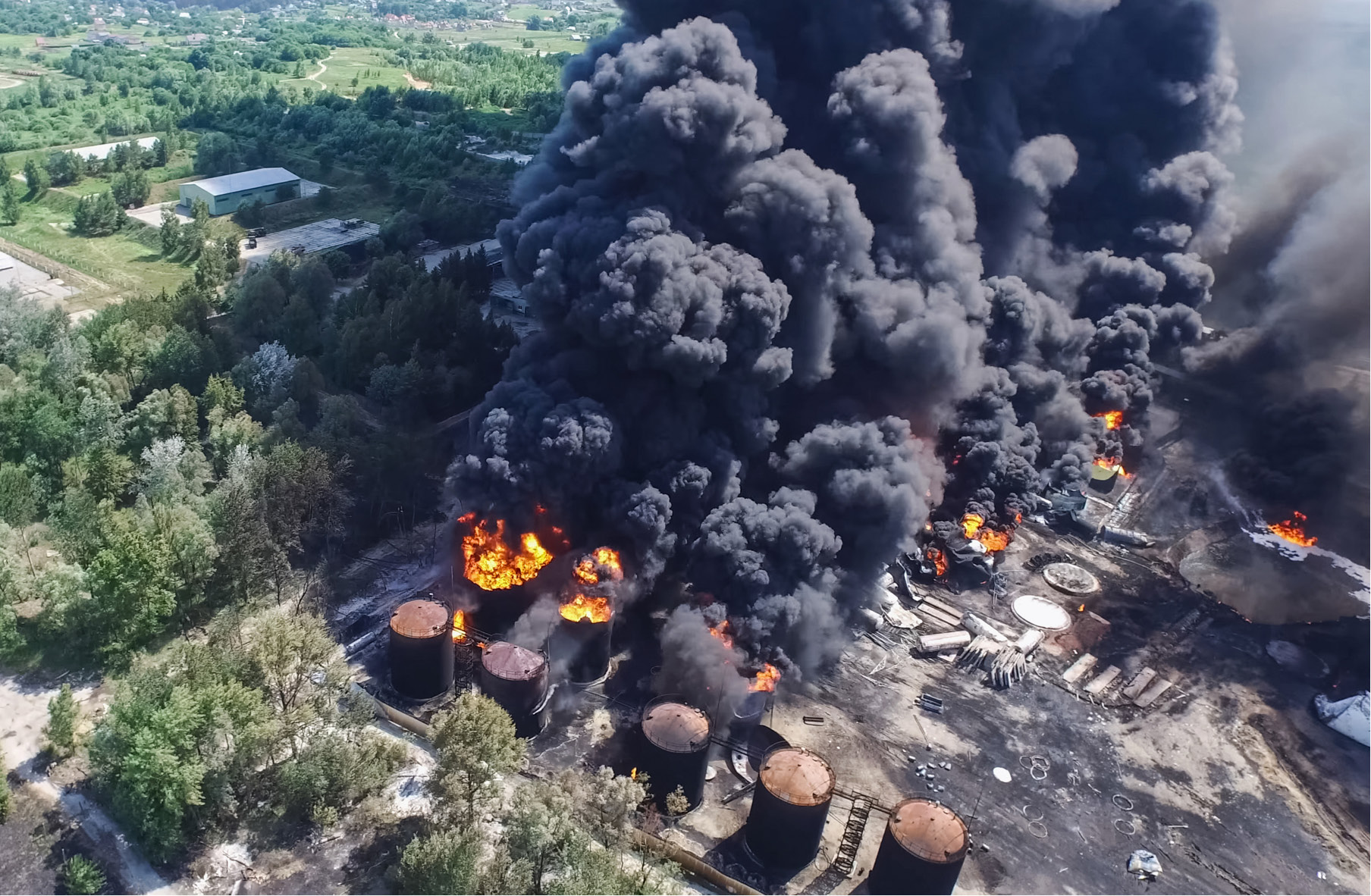 Черный дым что горит. Хранилище огня. Tank Fire Smoke. Сгорела чёрный полезно. Burning of hydrocarbons.