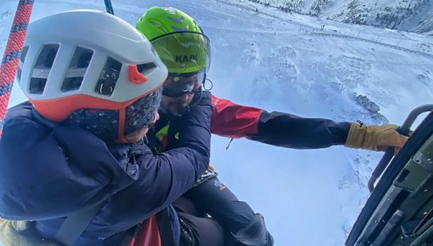 Górscy ratownicy uratowali turystów na Śnieżce