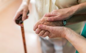 Wizytówki dla pacjentów z demencją pomogą w przyjęciach na SOR