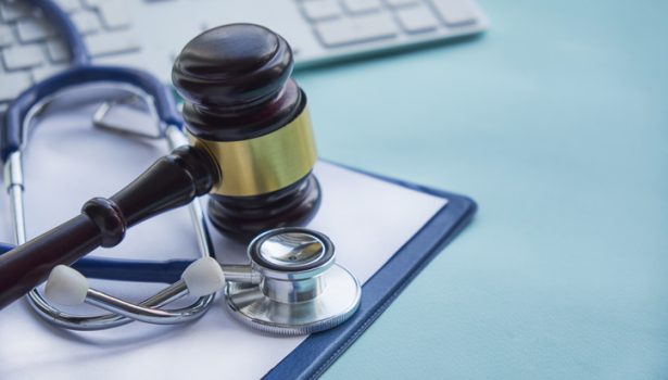 Powiaty apelują o zniesienie kar za brak lekarzy w karetkach