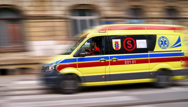 NAR_1_25_warto_wiedziec_Julia_Cyran_NIEUZASADNIONE_WEZWANIA_AMBULANSOW_iStock-1409279548