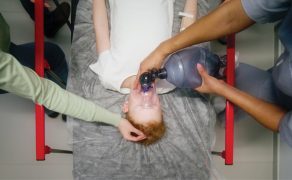 NAR_3_25_wiedza_w_praktyce_Daria_Nowak_PROPAN-BUTAN_ZATRUCIE_ZATRZYMANIE_KRAZENIA_NASTOLETEK_iStock-2200785232