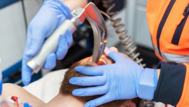 ratownicy24-techniki-dostepu-w-trudnych-drogach-oddechowych