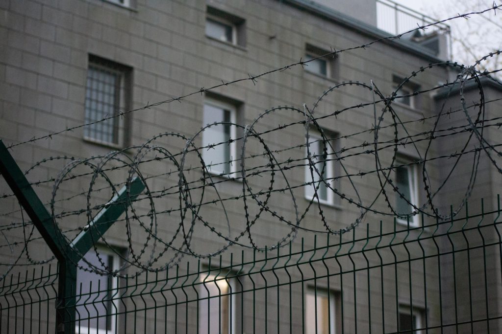 Służba Więzienna oferuje pracę – również ratownikom medycznym