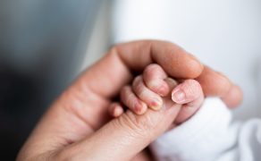 Poród w warunkach przedszpitalnych – rola zespołu ratownictwa medycznego