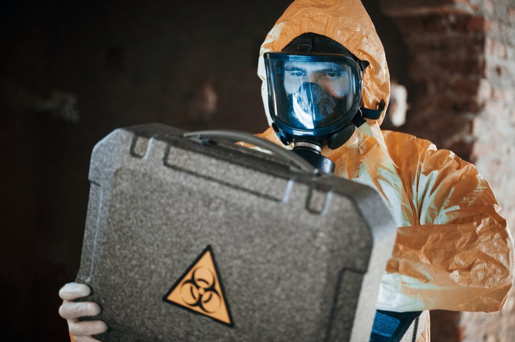 Dekontaminacja wstępna osób poszkodowanych skażonych czynnikami chemicznymi, biologicznymi i promieniotwórczymi z wykorzystaniem technik dekontaminacji hybrydowej oraz suchej