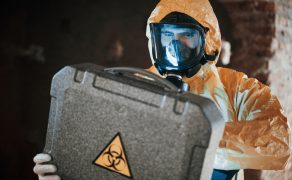 Dekontaminacja wstępna osób poszkodowanych skażonych czynnikami chemicznymi, biologicznymi i promieniotwórczymi z wykorzystaniem technik dekontaminacji hybrydowej oraz suchej