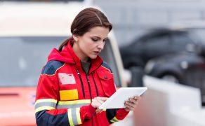 Dane o zatrudnieniu i zarobkach ratowników medycznych mają się znaleźć w Systemie Wspomagania Dowodzenia PRM