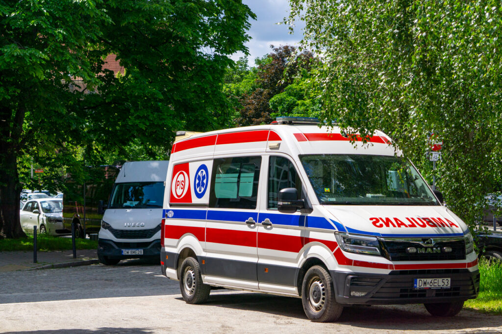 Szpitale psychiatryczne zgłaszają problemy z uzyskiwaniem wsparcia ze strony zespołów ratownictwa medycznego